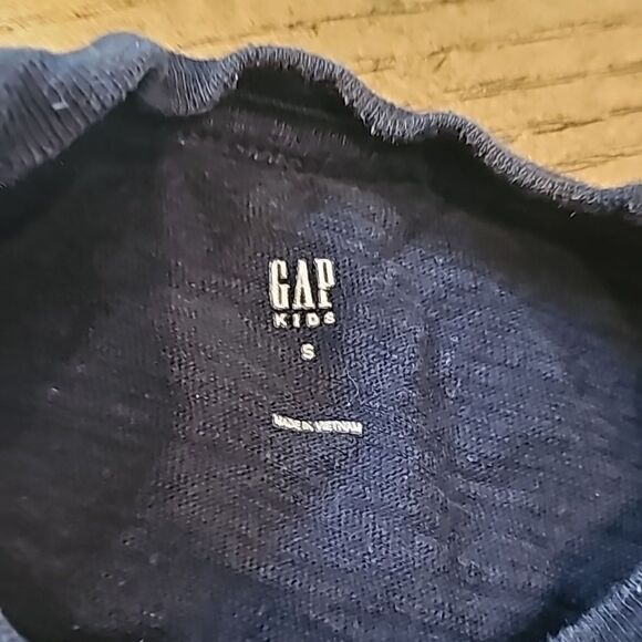 Gap shark sequin t shirt size S boys navy - Picture 4 of 7